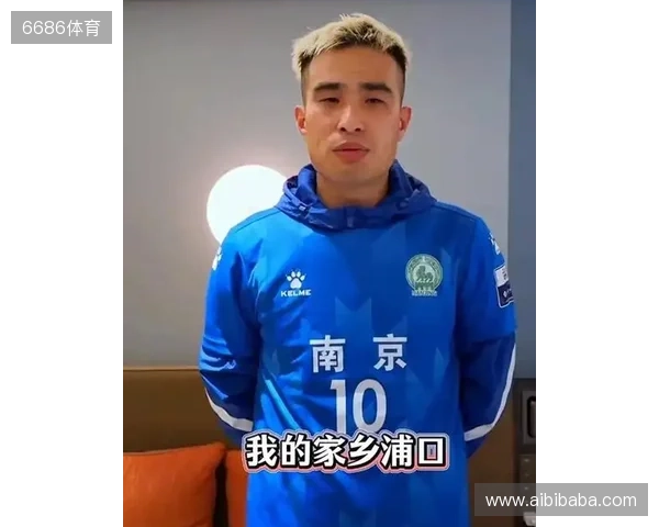 😅南京队滕帅的苏超金靴奖杯，已经被自己的儿子弄坏